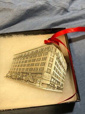 Milwaukee downtown Posner metallic building ornament, collection item #15